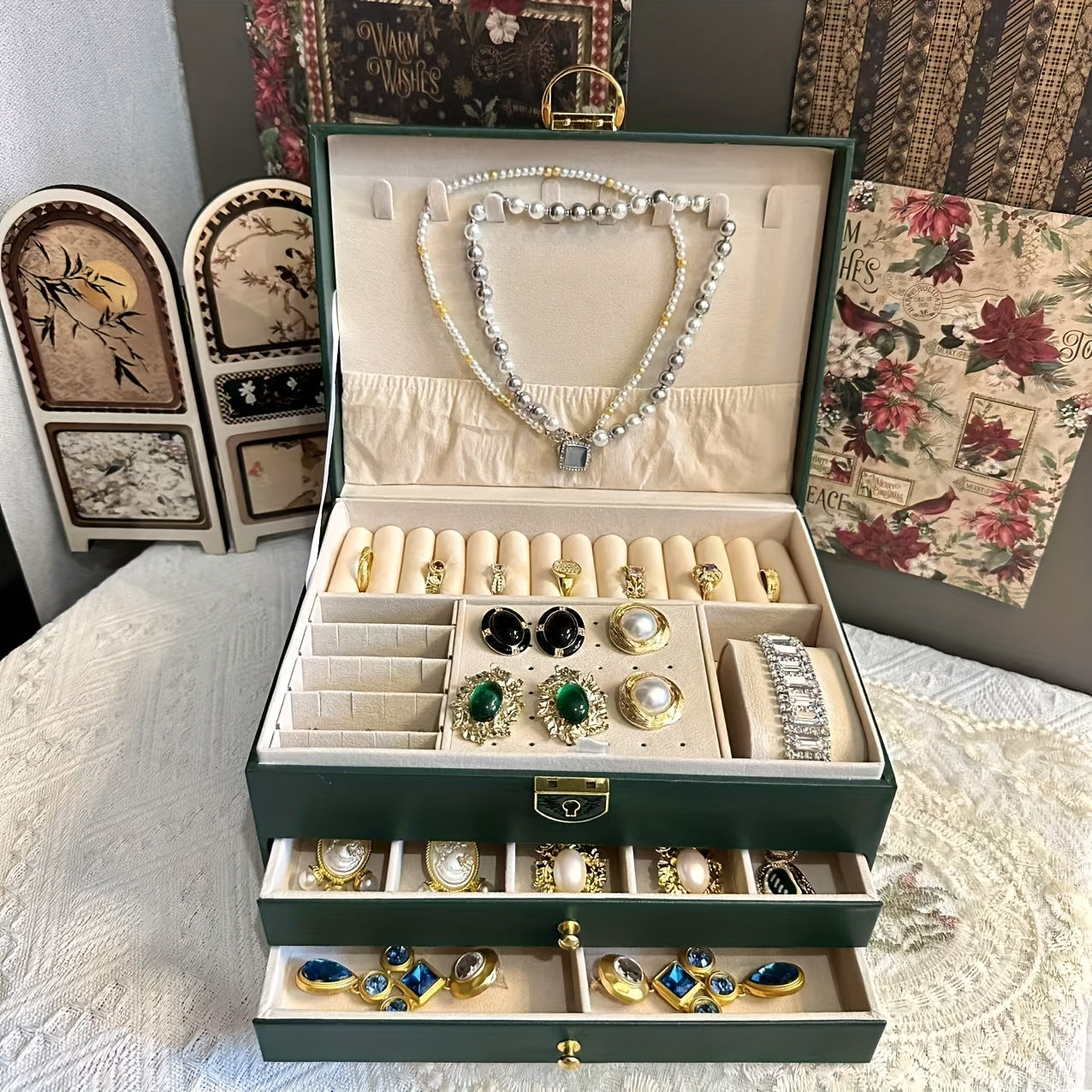 Luxury Key Lock Jewelry Box - Elegant Divided Storage Box, Suitable for Necklaces, Earrings, Bracelets, Watches - Secure Lock Design, Soft Lining - Perfect Gift for Valentine'S Day, Christmas, Birthday - Home or Boutique Display Box - Available in Green,